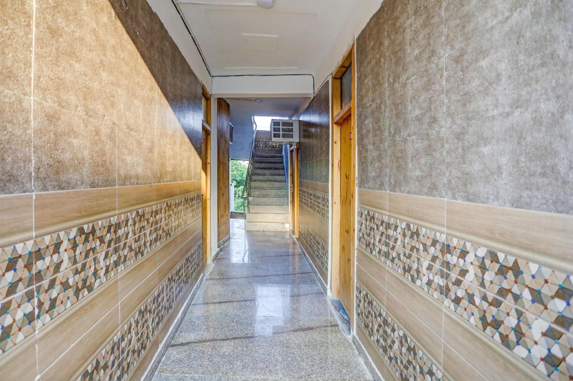 Umen Hotel Nearest Sector 66 نويدا المظهر الخارجي الصورة
