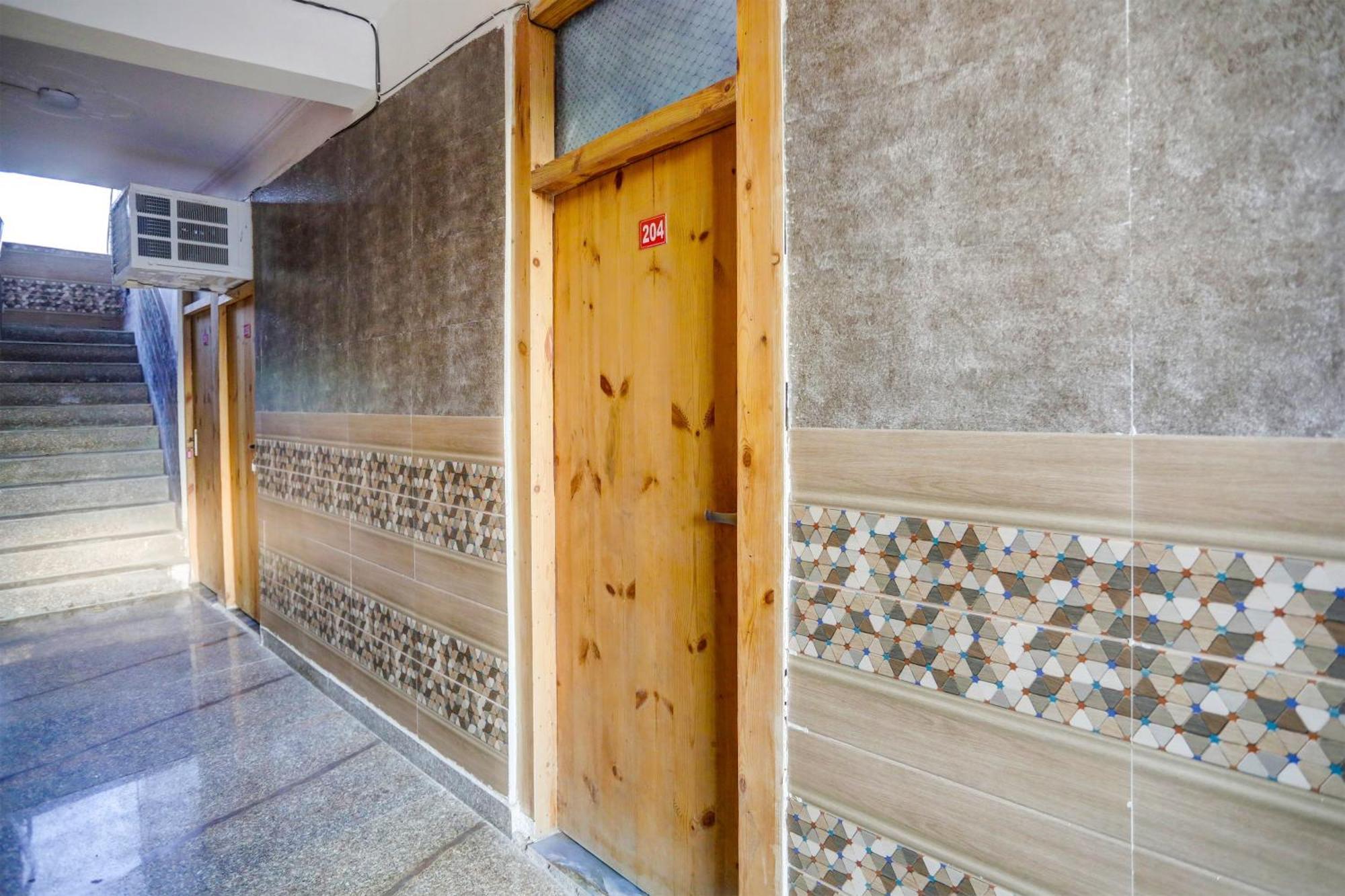 Umen Hotel Nearest Sector 66 نويدا المظهر الخارجي الصورة