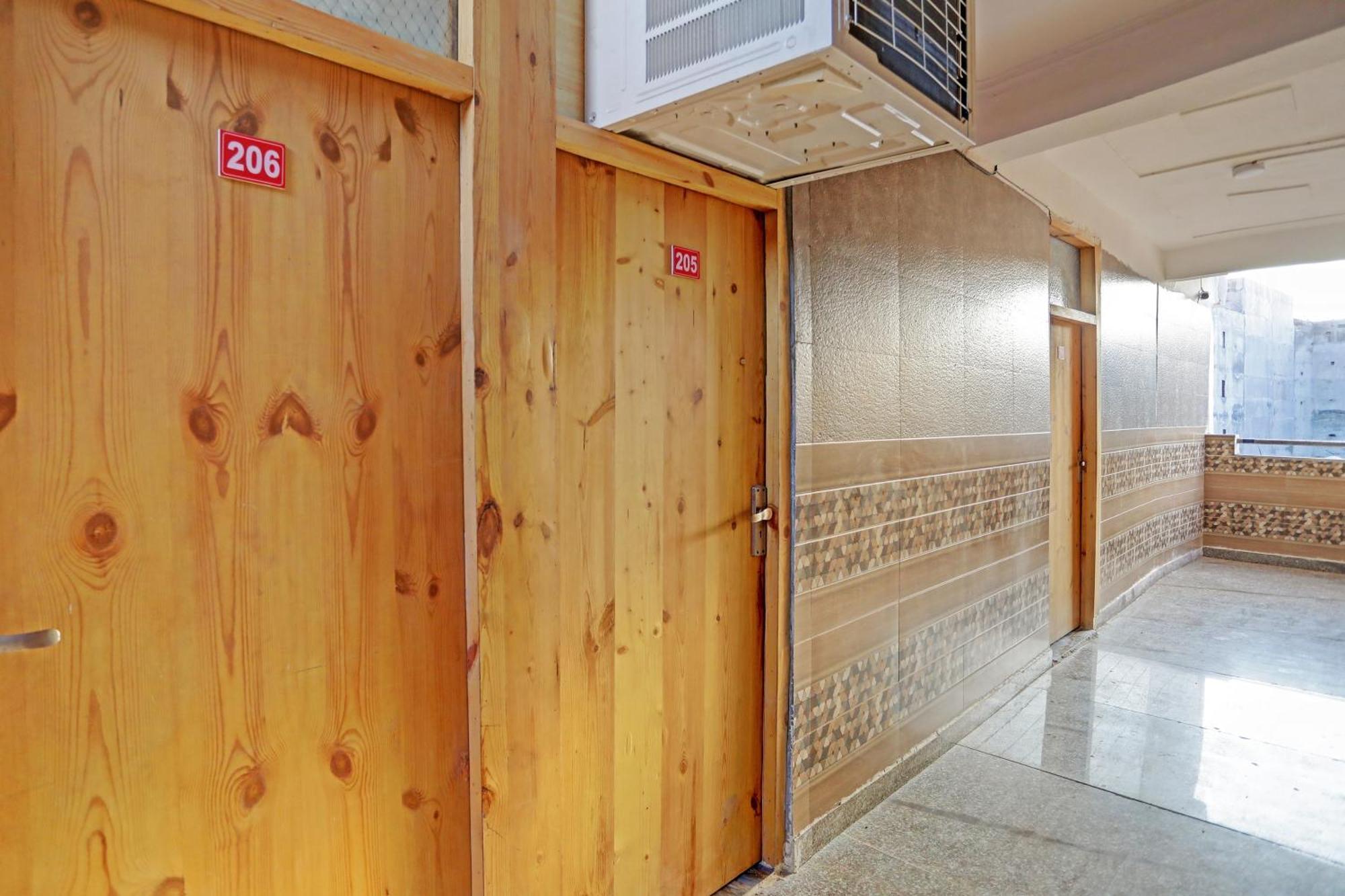 Umen Hotel Nearest Sector 66 نويدا المظهر الخارجي الصورة